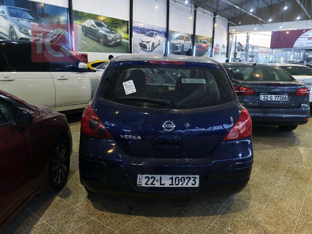 نيسان فيرسا